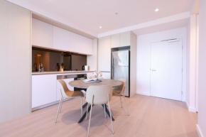 014D 2 Bedroom Apt w city view near Yarra River with Free Parking